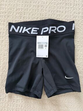 NWT Nike Pro Black shorts - women’s XS